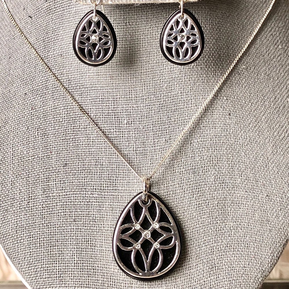 🎄🎁🛑Cover Story Necklace & Earrings Gift Set - Picture 2 of 4